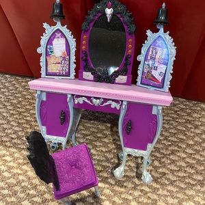 Ever after high vanity set